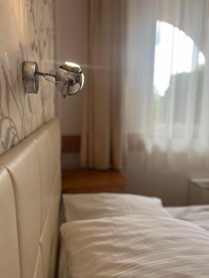 Hotel U Grubego Вельоґура Екстер'єр фото